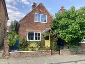Family-friendly charming cottage with garden - Image 2