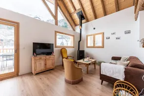 Holiday Home 'La Grange De Fernande - 8 Personnes' with Mountain View, Terrace and Wi-Fi - Image 2