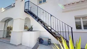 Grande maison conviviale et familiale avec terrasse, jardin et piscine privée - Image 5