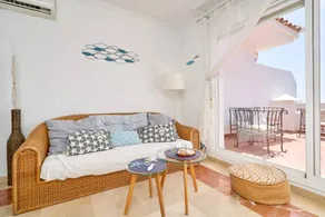 Holiday apartment with garden, terrace & pool | Beach view - Image 4