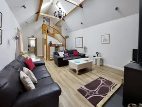 Cottage with garden | River view - Image 3