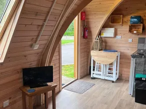 Cottage with garden - Image 3
