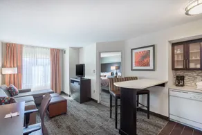 Family-friendly lovely condo with pool - Image 2