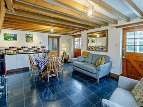 Cottage with garden & jacuzzi - Image 5