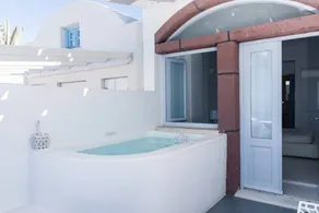 Lyris Suite, Wonderful Sea Views, Heated Outdoor Jacuzzi, Imerovigli - Image 4