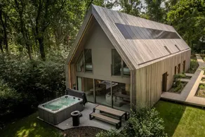 Enjoy a luxury vacation in the Lodge with Jacuzzi, accommodating 8 guests, set in a serene forest edge location. - Image 2
