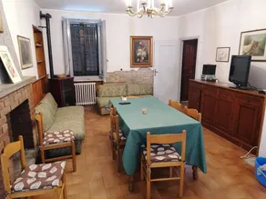 Holiday home with barbeque & garden - Image 2