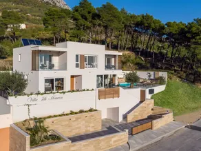 Fully equipped villa with terrace, fast internet & private pool | Mountain view - Image 4