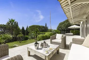 Villa avec terrasse, jardin et barbecue - Image 2
