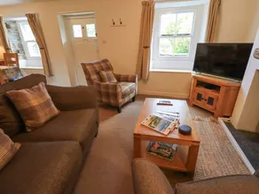 Cottage with garden - Image 3