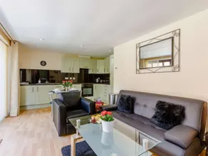 Fully equipped holiday home with hot tub, garden & barbeque - Image 3