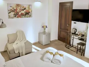 Bed & breakfast with garden & private pool - Image 3
