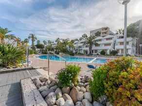 Apartment with terrace & pool - Image 4