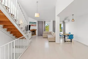 Holiday Home 'París' with Sea Views, Wi-Fi and Air Conditioning - Image 2