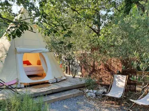 Agréable tente avec piscine et jacuzzi - Image 4