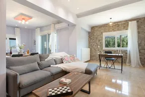 Three-Bedroom Apartment with Balcony, Hot Tub, Wi-Fi, and Air Conditioning - Image 5