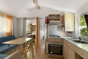 3-Bedroom Mobile Home with Air Conditioning, Shared Pool and Private Terrace - Image 4