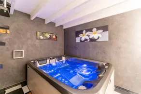 Flat with pool, sauna & barbecue - Image 2