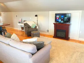 Stylish Cottage Loft Rental on a Farm in Lancaster County near Philadelphia, Pennsylvania - Image 2