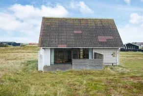 Holiday home with BBQ, terrace & garden - Image 3