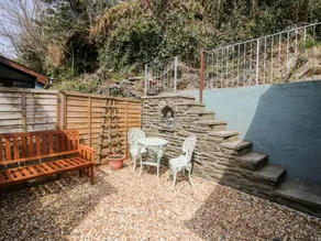 Cottage with terrace & garden - Image 3