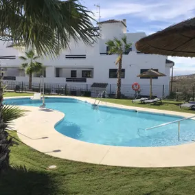 Spacious Apartment with Views in Málaga, 77 m², Shared Pool - Image 4
