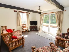 Cottage with garden - Image 2