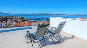 Holiday apartment with garden | Garden view - Image 2