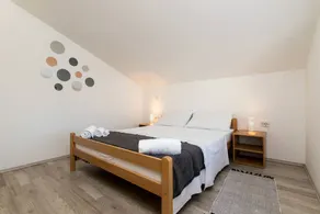 Flat with barbeque & garden | Garden view - Image 3