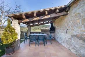 House with garden, BBQ & pool | Mountain view - Image 2