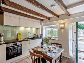 Lovely cottage with garden - Image 2