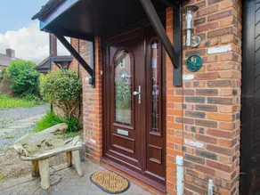 Cottage with garden & hot tub - Image 2