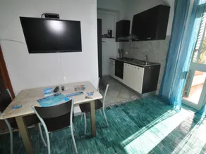 Agréable appartement de vacances adapté aux familles avec barbecue, jardin et piscine - Image 5