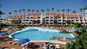 Child-friendly flat with barbeque, terrace & heated pool | Mountain view | Next to the beach | Suitable for remote work | Dogs allowed - Image 5