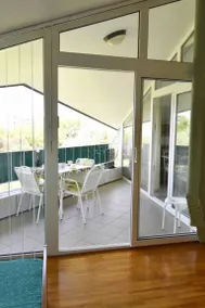 Holiday apartment with garden - Image 4