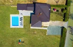 Voll ausgestattetes schönes Ferienhaus mit Grill, Terrasse und Pool - Image 4