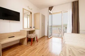 Apartments Knežević - Studio Apartment with Balcony and Sea View 23 - Image 5