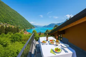 Agréable appartement de vacances convivial et familial avec terrasse et piscine | Vue sur l'eau - Image 3
