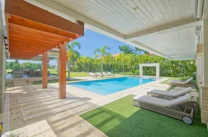 Merveilleuse villa conviviale et familiale avec barbecue, jardin et piscine | Vue golf - Image 4