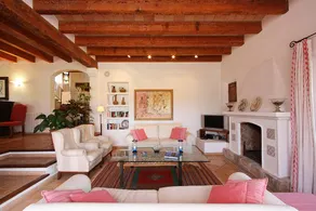 Villa with heated pool, garden & jacuzzi - Image 2