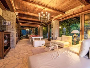 Holiday apartment with terrace, private pool & BBQ - Image 5