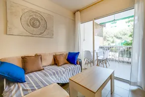 Apartment with pool, terrace & garden - Image 5