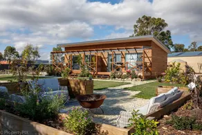 Charming and Tranquil Cabin Rental near Hobart, Tasmania - Image 2