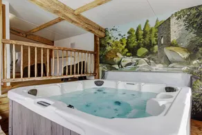 Cottage with jacuzzi, pool & garden | River view - Image 2
