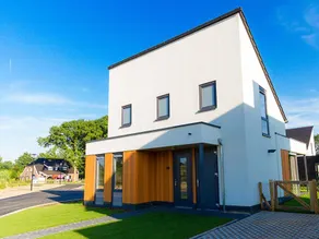 Bungalow adapté aux familles avec jardin, terrasse et piscine chauffée - Image 4