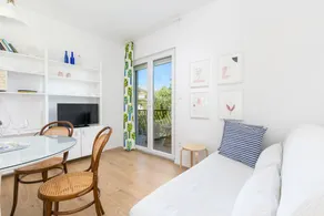 Apartment with barbeque, terrace & garden - Image 3