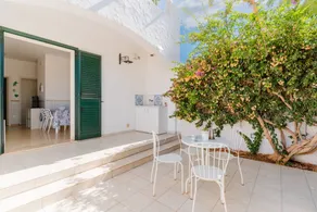 Fully equipped flat with garden - Image 3