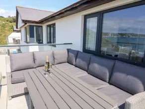 Family-oriented cottage with jacuzzi, garden & pool | Beach view | Beach nearby - Image 4
