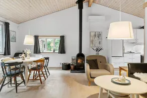 Holiday home with terrace & barbecue - Image 4