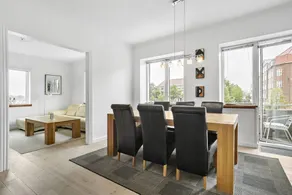 Apartment - Sleeps 4 - Harbour Views - Parking - Image 2